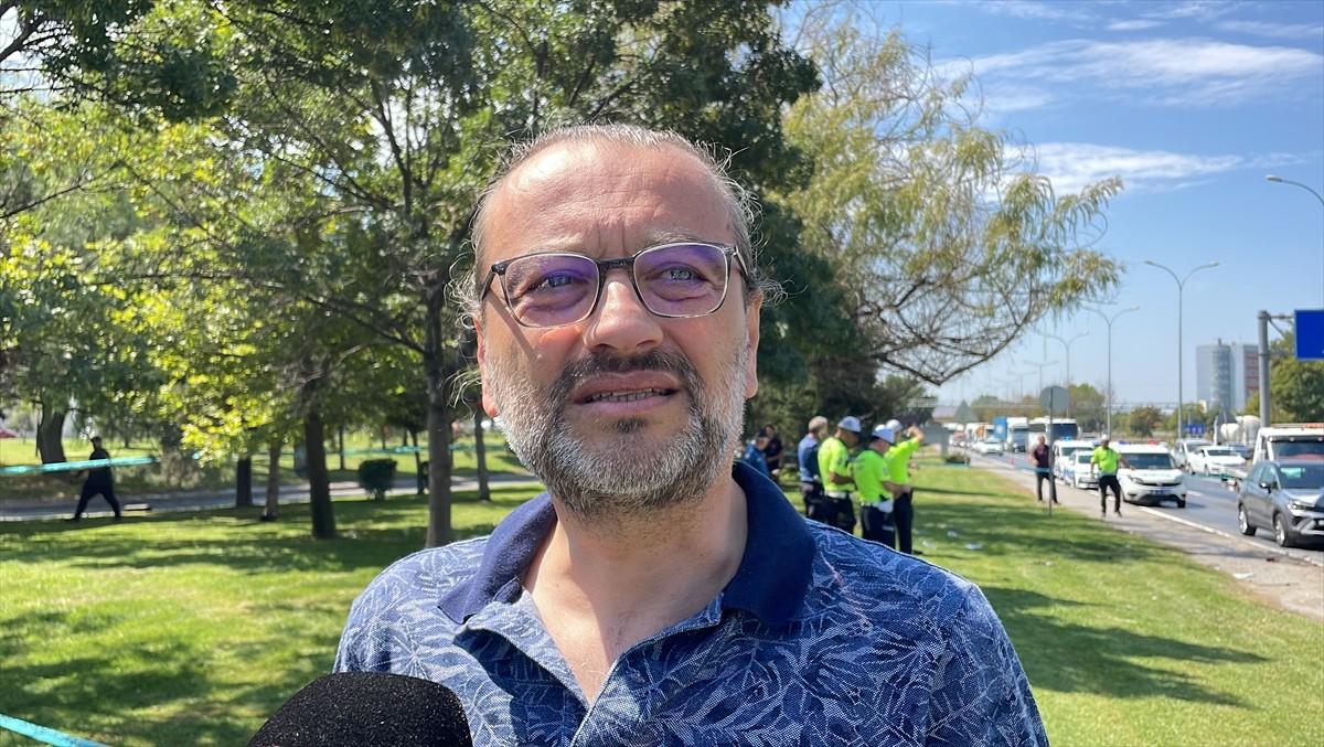 Eskişehir'de otomobilin karşı şeride geçerek tır ve otomobille çarpışması sonucu bir kişi yaşamını...