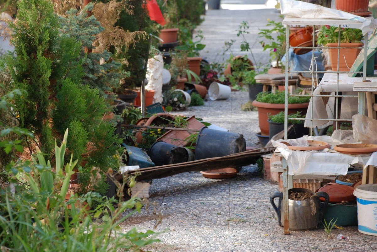 Eskişehir'de yaşayan Memduh Çetin, felçli eşinin çıkıp gezebilmesi için 2 yıl önce evinin...