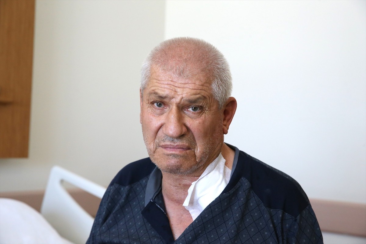 Eskişehir'in Tepebaşı ilçesindeki bir çay bahçesinde önceki gün maskeli saldırganın bıçaklı...