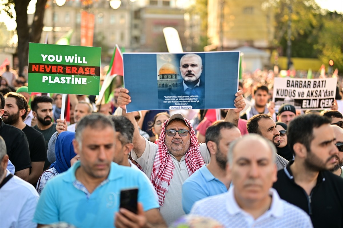 Filistin'e Destek Platformu öncülüğünde düzenlenen "Şehit Heniyye'den son çağrı" etkinliği için...