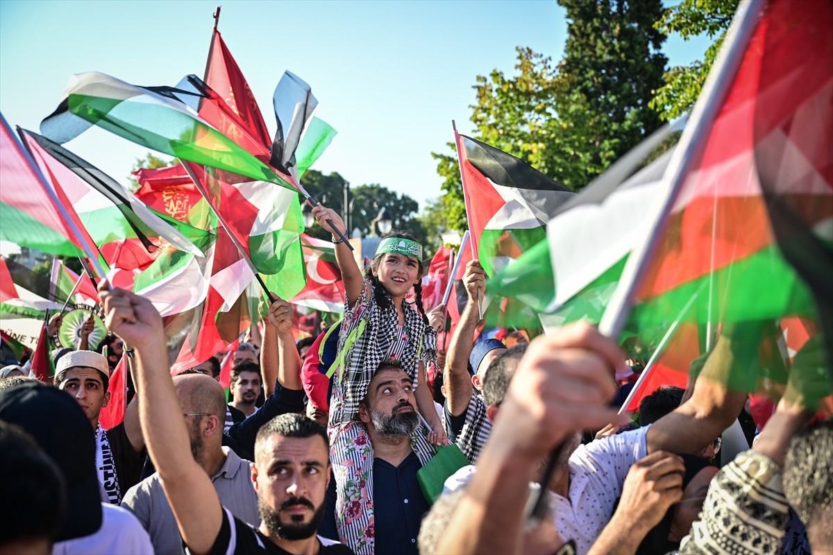 Filistin'e Destek Platformu öncülüğünde düzenlenen "Şehit Heniyye'den son çağrı" etkinliği için...