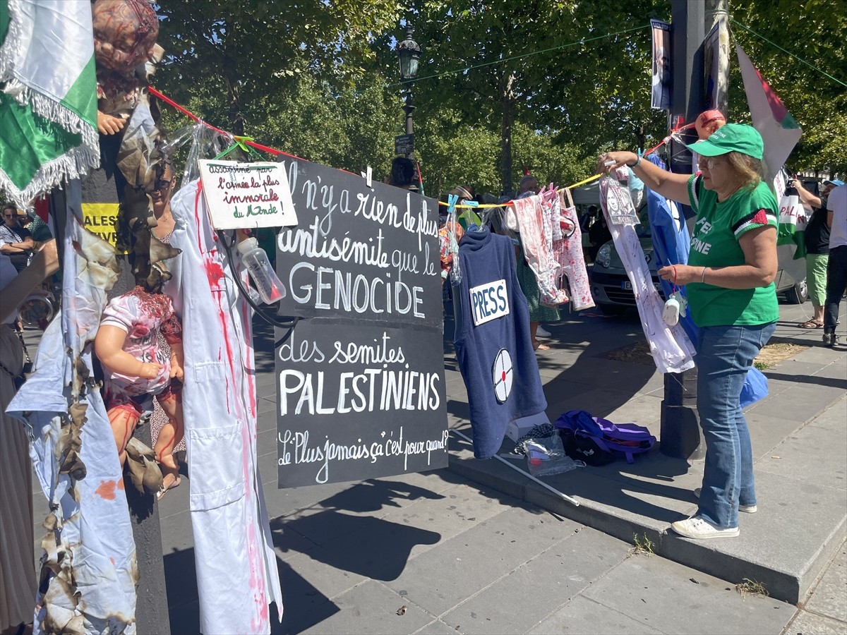 Fransa'nın başkenti Paris'te Filistin'e destek gösterisi yapıldı. Paris'in simgesel Cumhuriyet...
