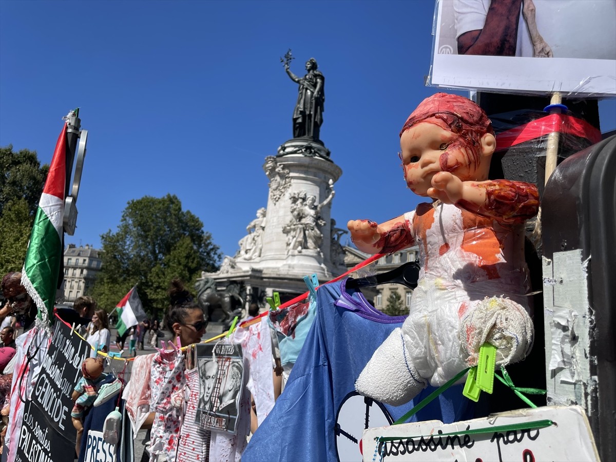 Fransa'nın başkenti Paris'te Filistin'e destek gösterisi yapıldı. Paris'in simgesel Cumhuriyet...
