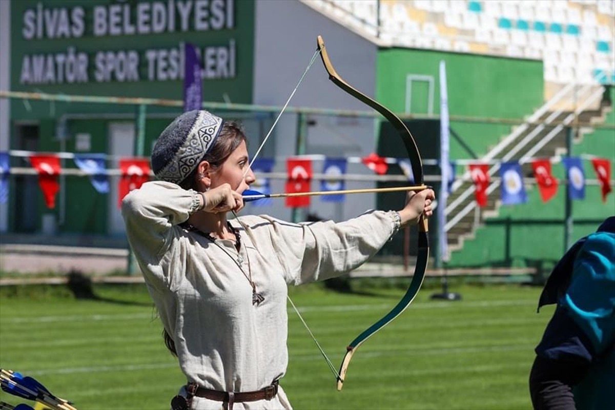 Geleneksel Türk Okçuluğu Büyükler Açık Hava Puta Türkiye Şampiyonası, Sivas'ta başladı.