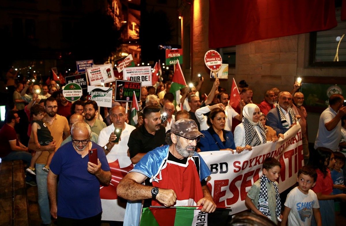 Giresun'da sivil toplum kuruluşlarınca, Hamas Siyasi Büro Başkanı İsmail Heniyye'nin İran'da...