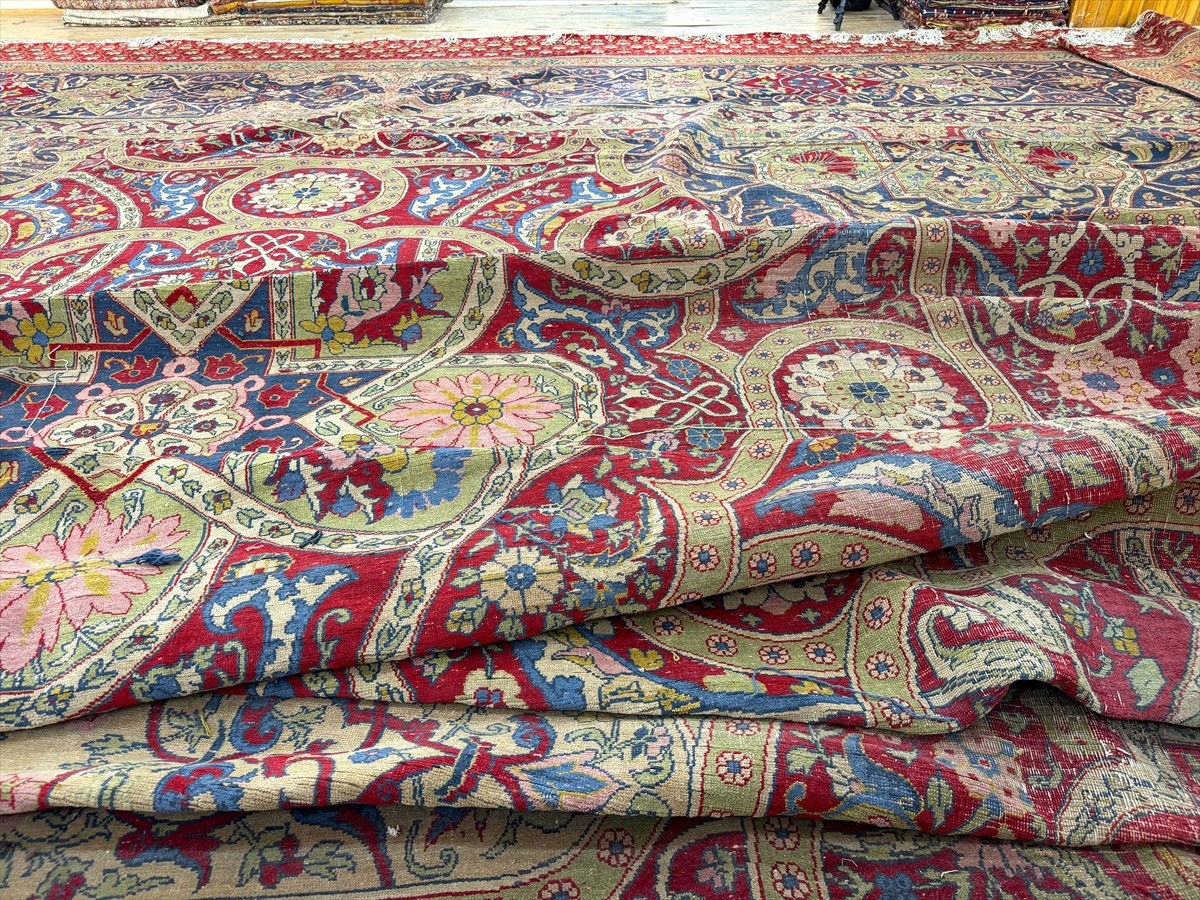 Hollanda'nın Lahey kentinde Uluslararası Adalet Divanı olarak hizmet veren Barış Sarayı'na Osmanlı...