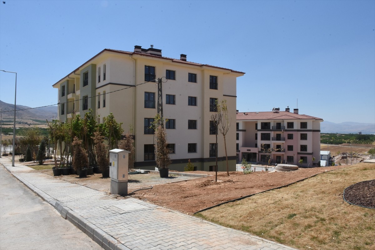 İçişleri Bakan Yardımcısı Münir Karaloğlu, geçen yıl 6 Şubat'ta yaşanan Kahramanmaraş merkezli...