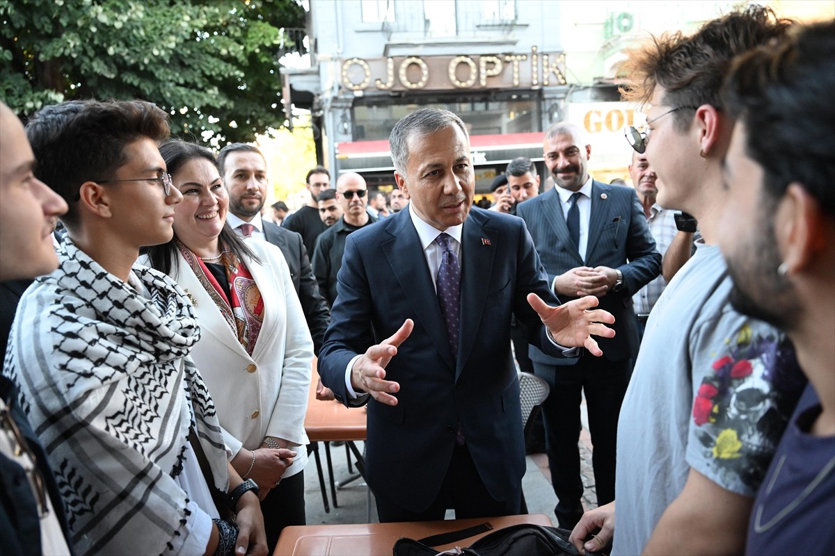 İçişleri Bakanı Ali Yerlikaya,  bazı temaslarda bulunmak üzere geldiği Edirne'de  Saraçlar...