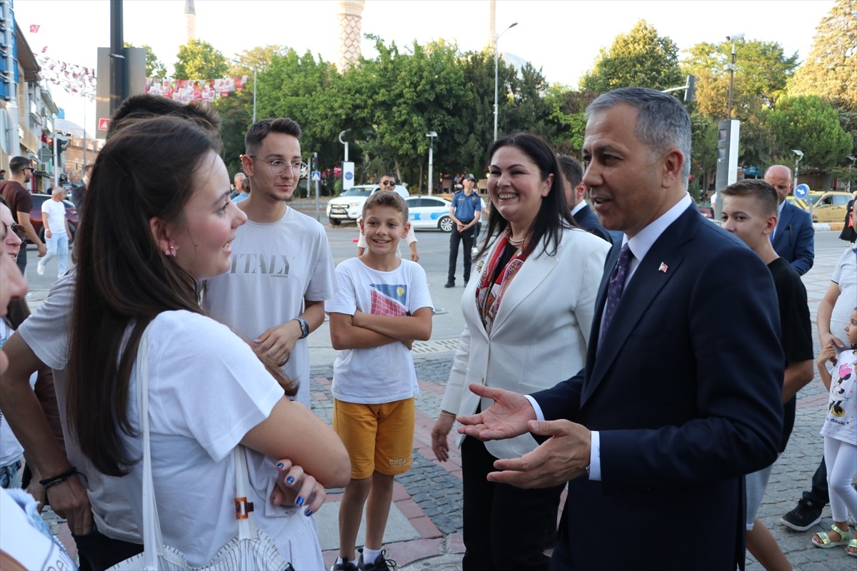 İçişleri Bakanı Ali Yerlikaya, bazı temaslarda bulunmak üzere geldiği Edirne'de Saraçlar...