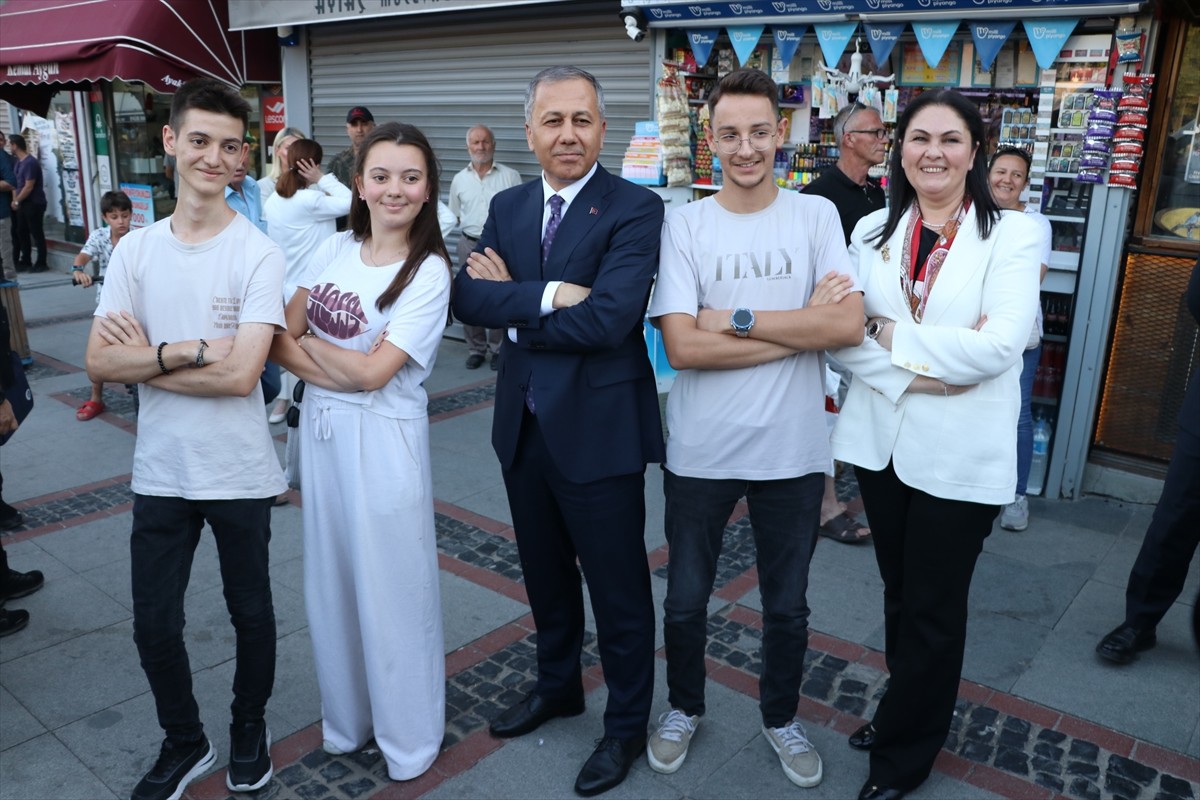 İçişleri Bakanı Ali Yerlikaya, bazı temaslarda bulunmak üzere geldiği Edirne'de Saraçlar...