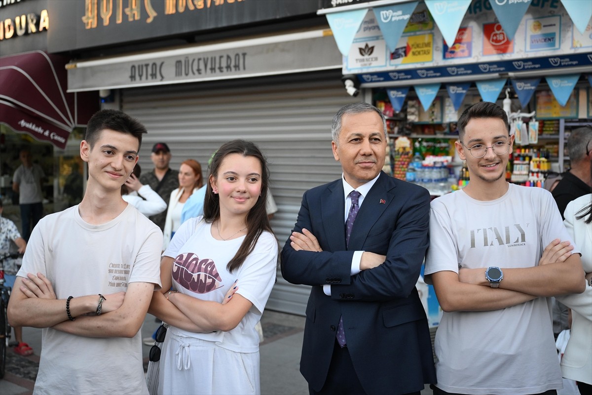 İçişleri Bakanı Ali Yerlikaya,  bazı temaslarda bulunmak üzere geldiği Edirne'de  Saraçlar...
