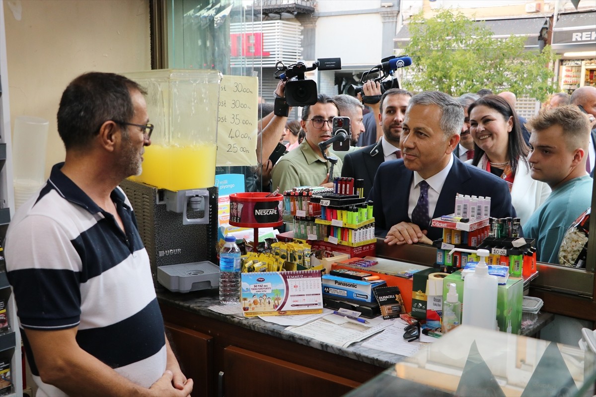 İçişleri Bakanı Ali Yerlikaya, bazı temaslarda bulunmak üzere geldiği Edirne'de Saraçlar...