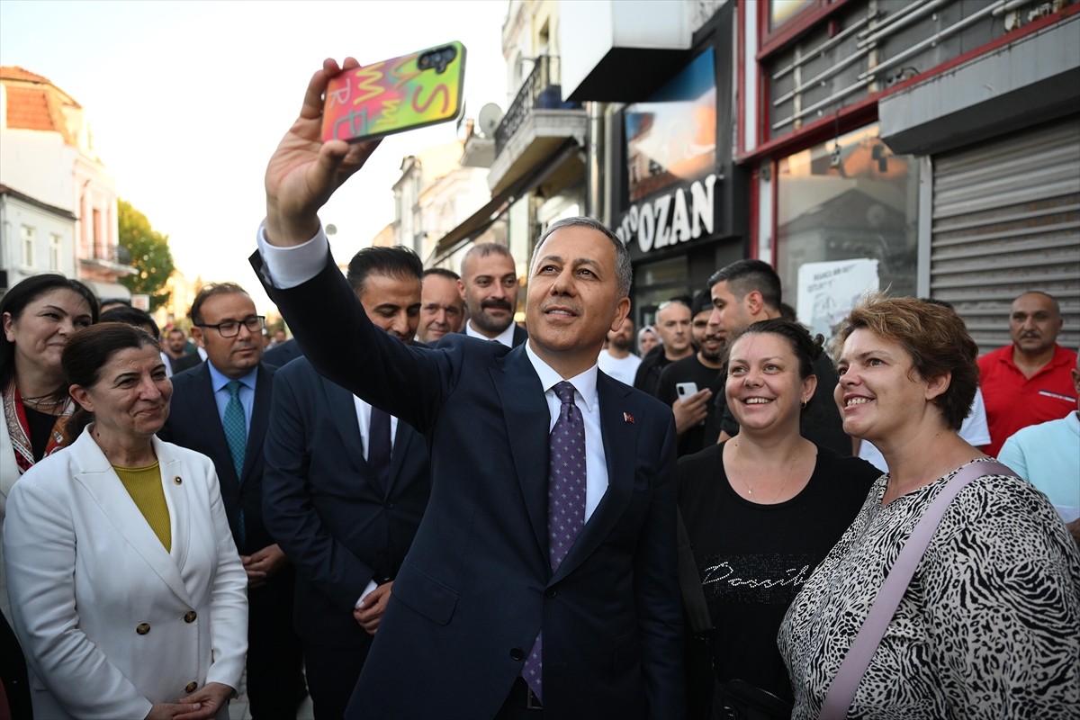 İçişleri Bakanı Ali Yerlikaya,  bazı temaslarda bulunmak üzere geldiği Edirne'de  Saraçlar...