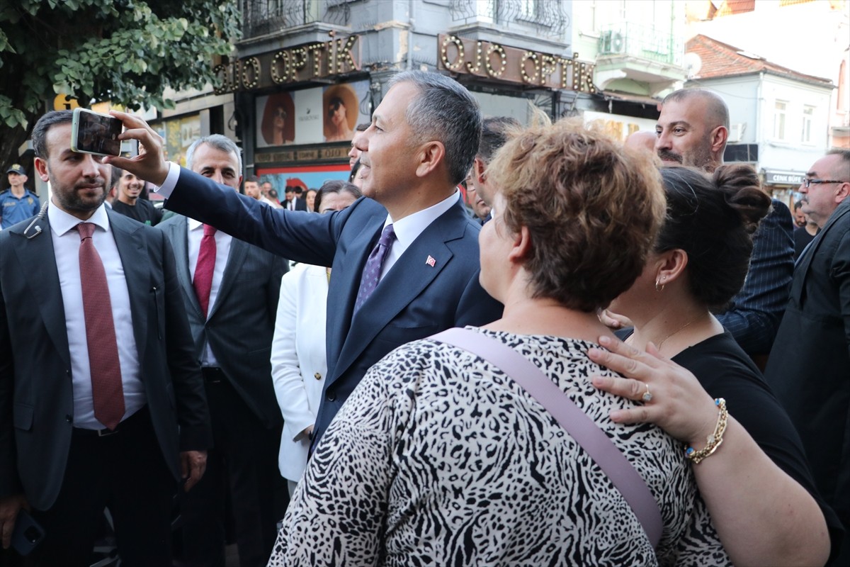İçişleri Bakanı Ali Yerlikaya, bazı temaslarda bulunmak üzere geldiği Edirne'de Saraçlar...