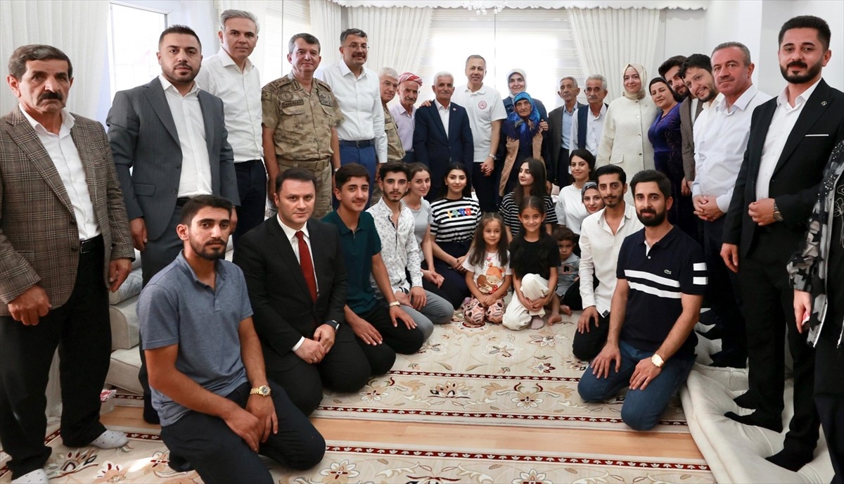 İçişleri Bakanı Ali Yerlikaya, Hakkari'nin Yüksekova ilçesindeki İkiyaka köyüne PKK'lı...