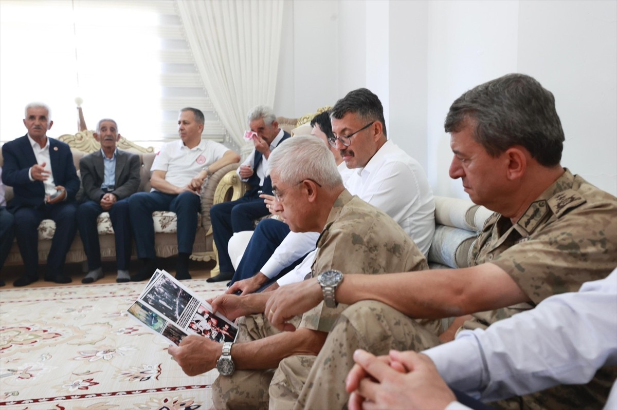 İçişleri Bakanı Ali Yerlikaya, Hakkari'nin Yüksekova ilçesindeki İkiyaka köyüne PKK'lı...