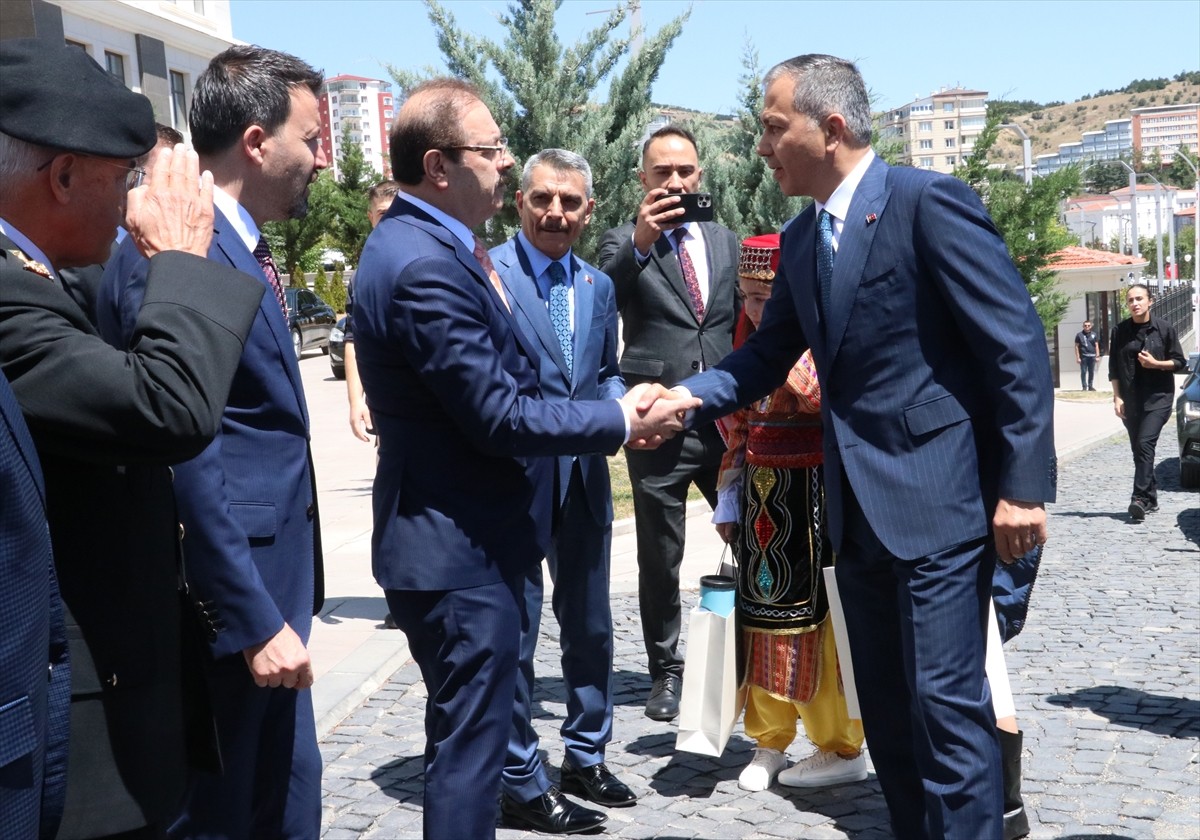 İçişleri Bakanı Ali Yerlikaya, Yozgat Valiliğine ziyarette bulundu. Bakan Yerlikaya, yöresel...