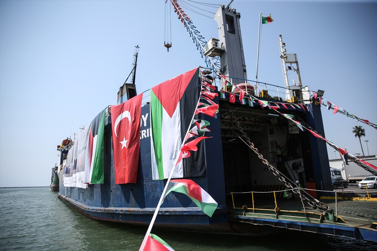 İHH İnsani Yardım Vakfı ve Kuveyt kurumlarınca hazırlanan gıda, hijyen, kıyafet, barınma ve sağlık...