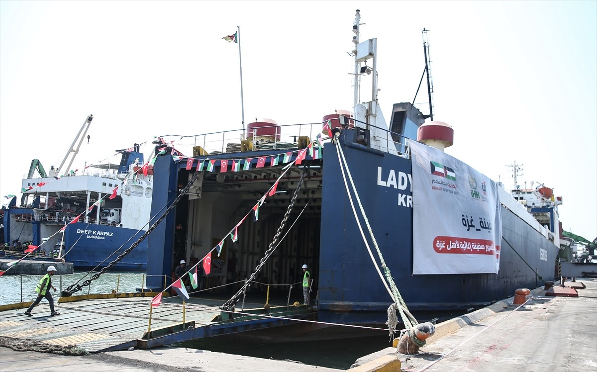 İHH İnsani Yardım Vakfı ve Kuveyt kurumlarınca hazırlanan gıda, hijyen, kıyafet, barınma ve sağlık...