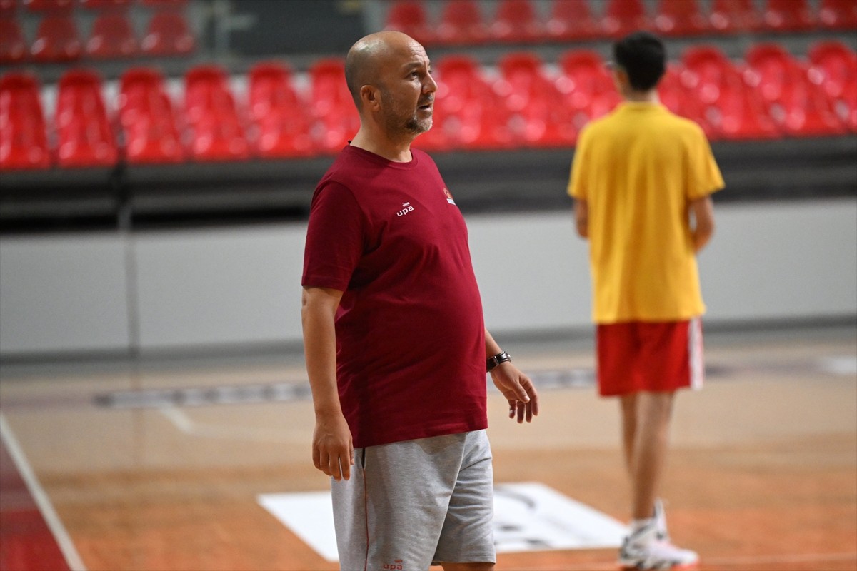 ING Kadınlar Basketbol Süper Ligi ekiplerinden Melikgazi Kayseri Basketbol'un Başantrenör Emre...