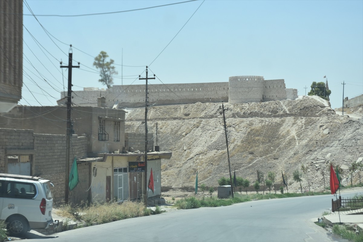 Irak'ın Musul kentine bağlı Telafer ilçesinde terör örgütü DEAŞ tarafından tahrip edilen tarihi...