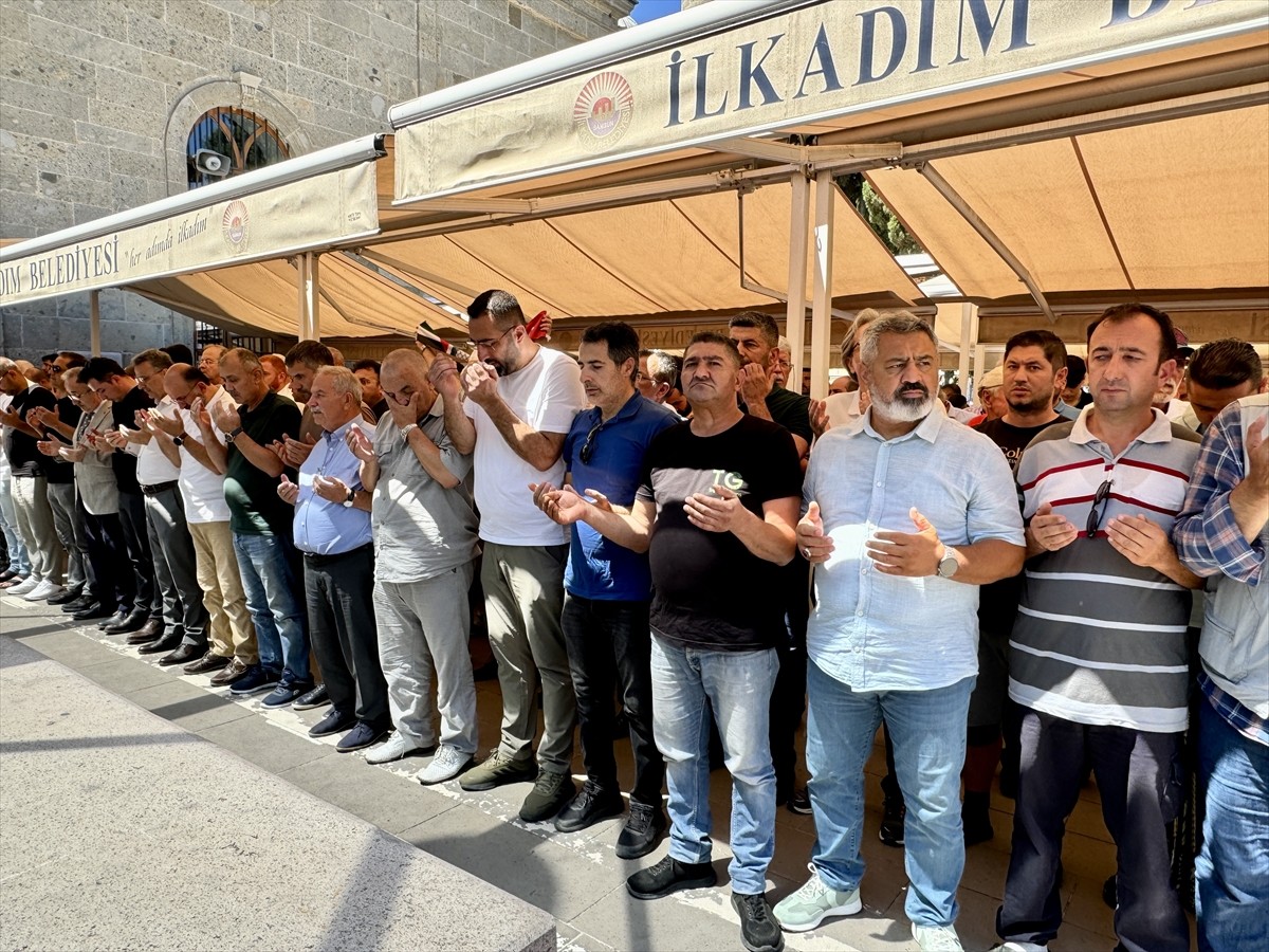 İran'ın başkenti Tahran'da suikasta uğrayan Hamas Siyasi Büro Başkanı İsmail Heniyye için...