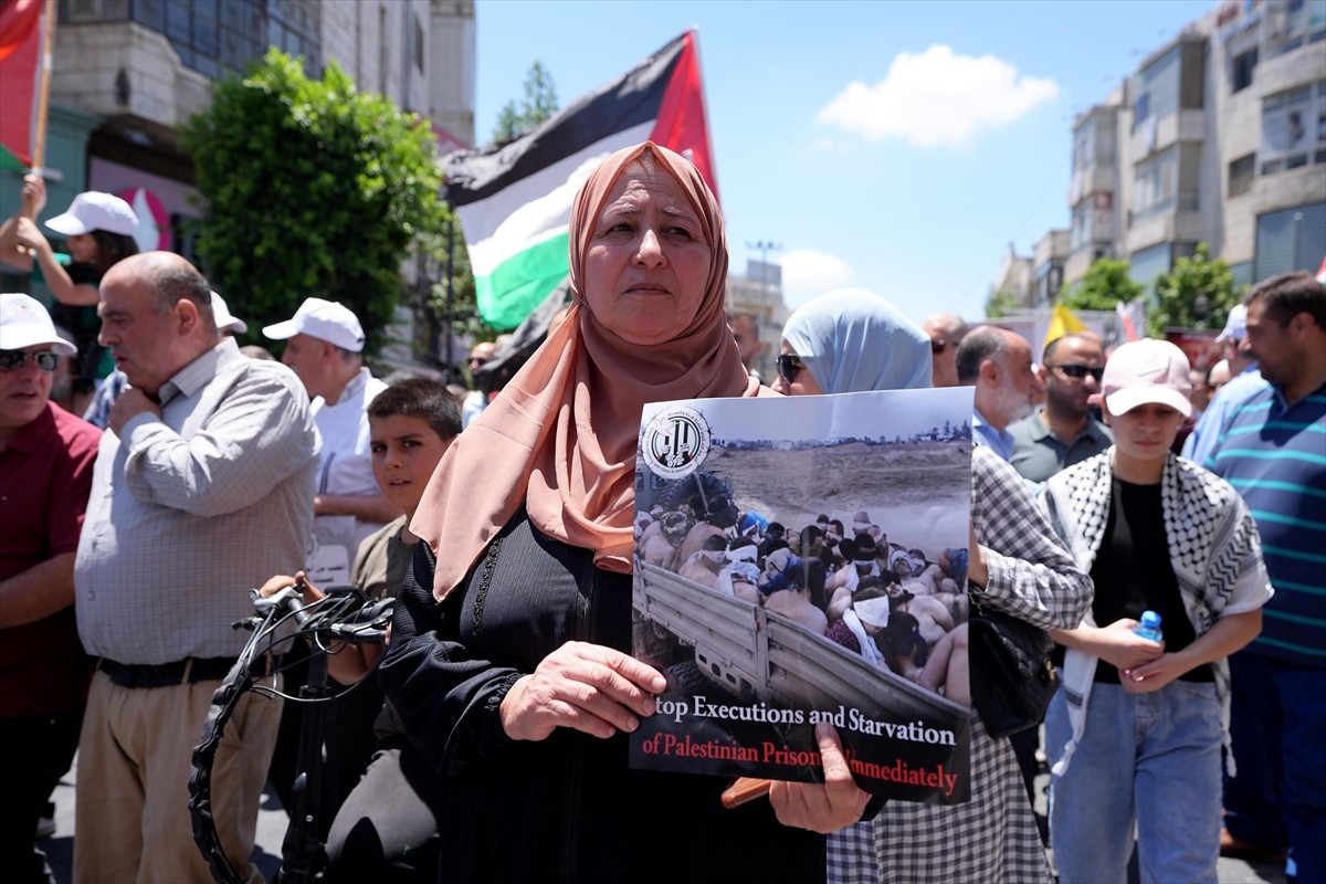 İşgal alındaki Batı Şeria'da "Gazze'ye ve İsrail Hapishanelerindeki Esirlere Destek" gösterileri...