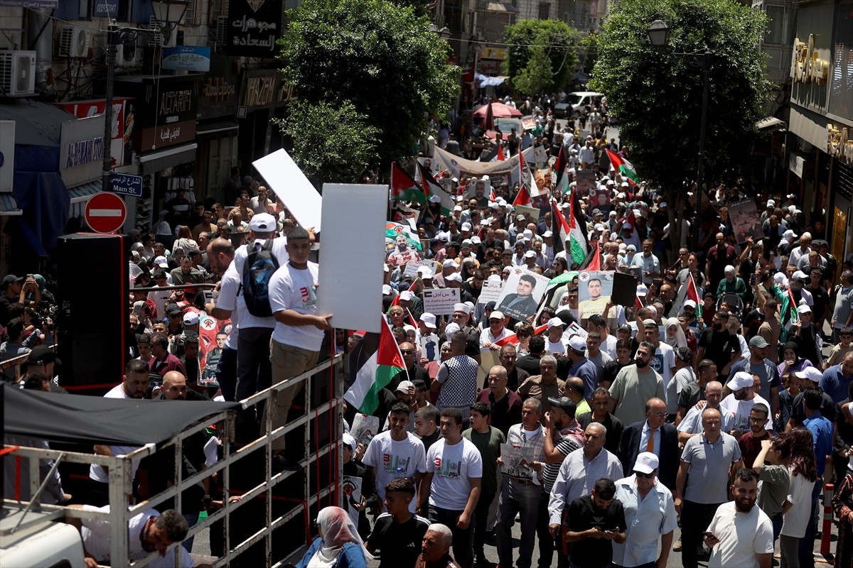 İşgal alındaki Batı Şeria'da "Gazze'ye ve İsrail Hapishanelerindeki Esirlere Destek" gösterileri...