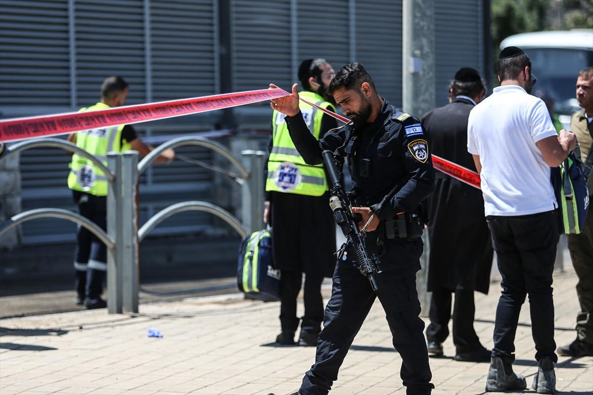 İsrail askerlerinin, Kudüs ile işgal altındaki Batı Şeria’nın Beytüllahim kenti arasındaki askeri...