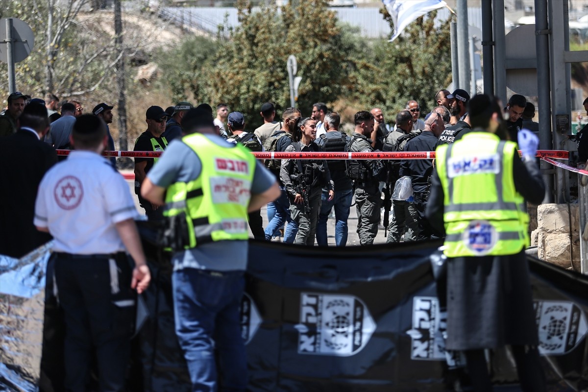 İsrail askerlerinin, Kudüs ile işgal altındaki Batı Şeria’nın Beytüllahim kenti arasındaki askeri...