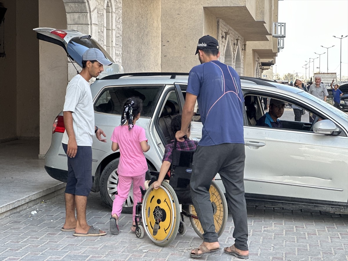 İsrail ordusu, Gazze Şeridi'nin güneyindeki Han Yunus kentindeki Hamad Kenti bölgesi, tahliye...