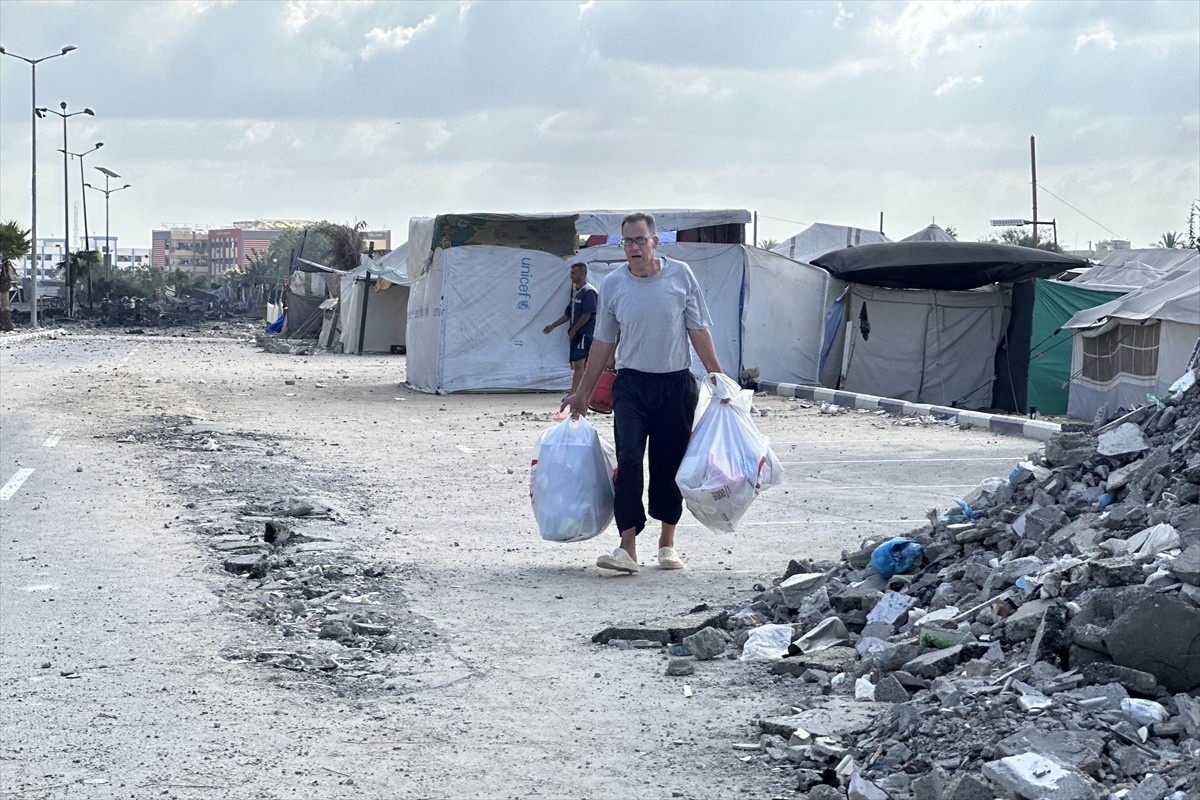 İsrail ordusu, Gazze Şeridi'nin güneyindeki Han Yunus kentindeki Hamad Kenti bölgesi, tahliye...