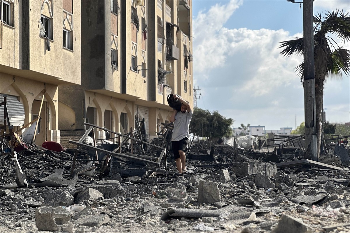 İsrail ordusu, Gazze Şeridi'nin güneyindeki Han Yunus kentindeki Hamad Kenti bölgesi, tahliye...