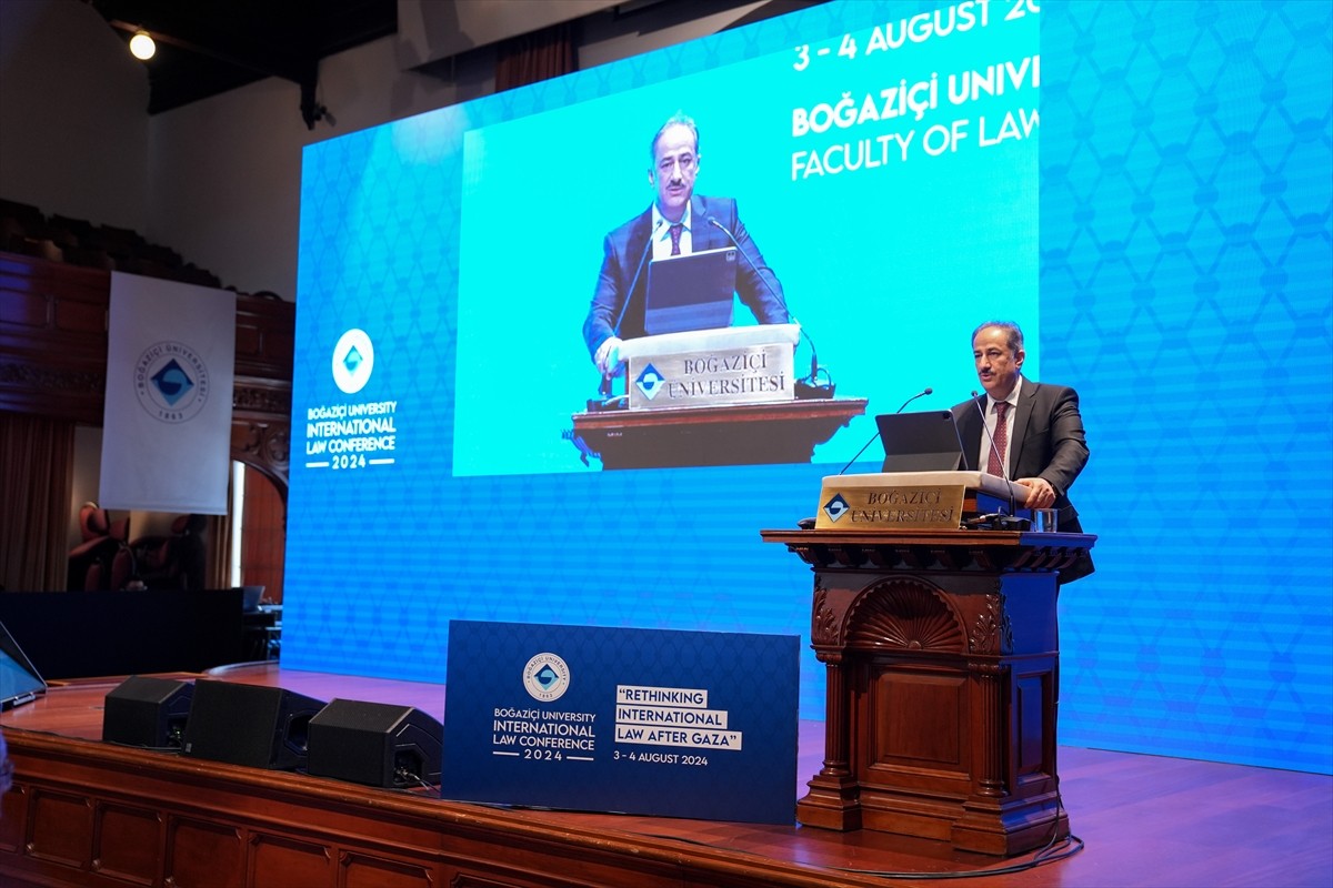 İstanbul'da Boğaziçi Üniversitesi Hukuk Fakültesince, Anadolu Ajansının (AA) Global İletişim...