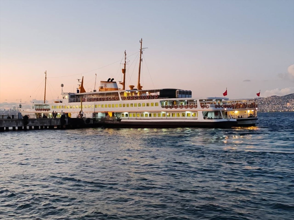 İstanbul Büyükşehir Belediyesi iştiraki Şehir Hatları AŞ'ye ait Emin Kul yolcu gemisinin...