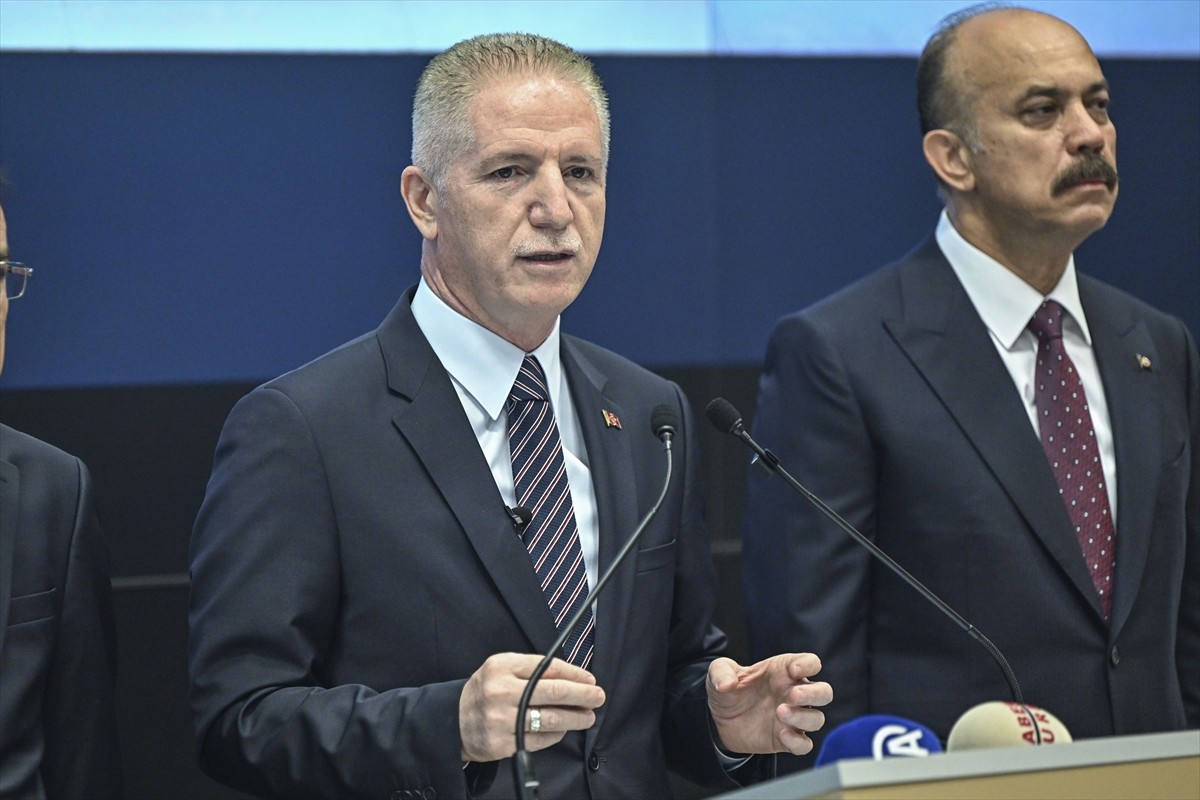 İstanbul Valisi Davut Gül, Hasdal'da İstanbul İl Afet ve Acil Durum Müdürlüğü (AFAD) Toplantı...