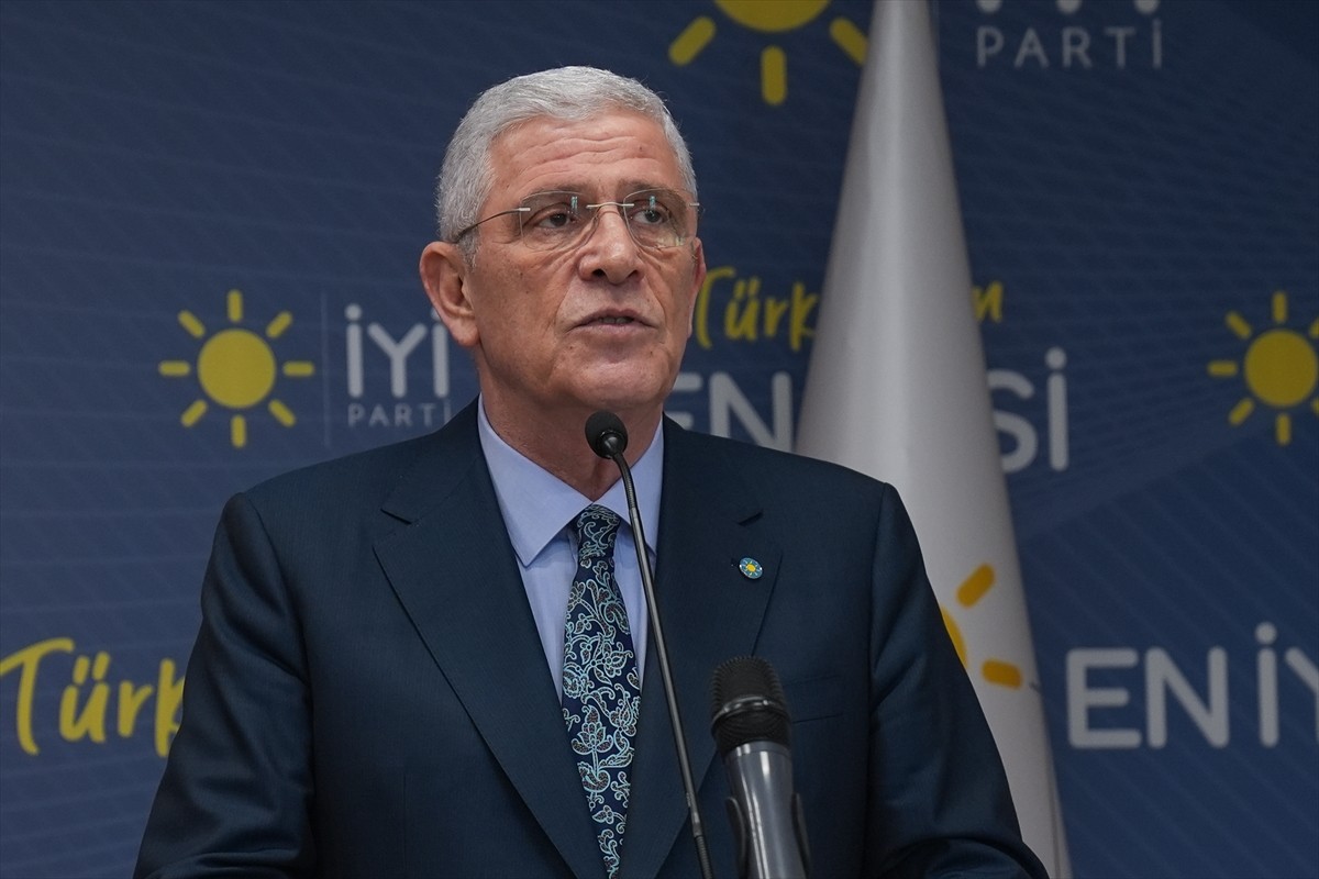 ⁠İYİ Parti Genel Başkanı Müsavat Dervişoğlu (sağda), Yeniden Refah Partisi Genel Başkanı Fatih...