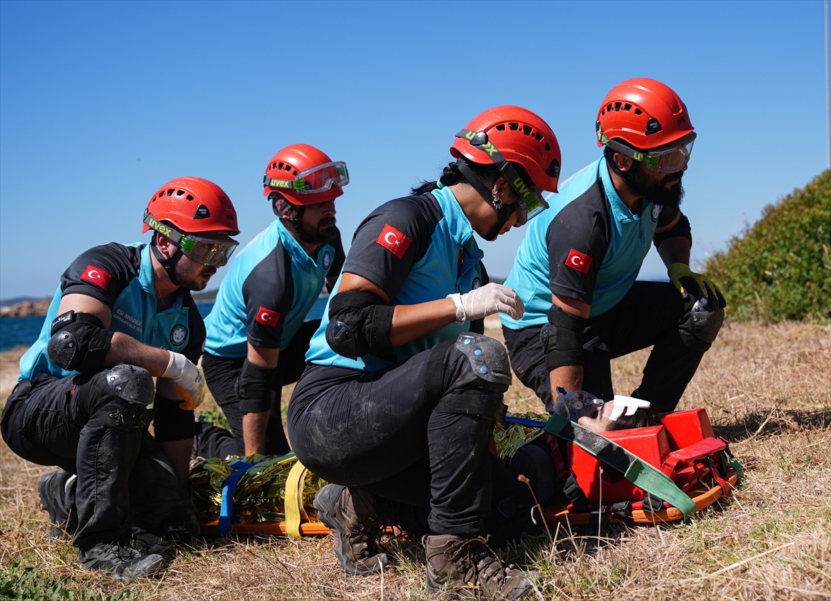 İzmir'deki Ulusal Medikal Kurtarma Ekibi, "Ulusal UMKE Haftası" kapsamında Urla ilçesinde yer alan...