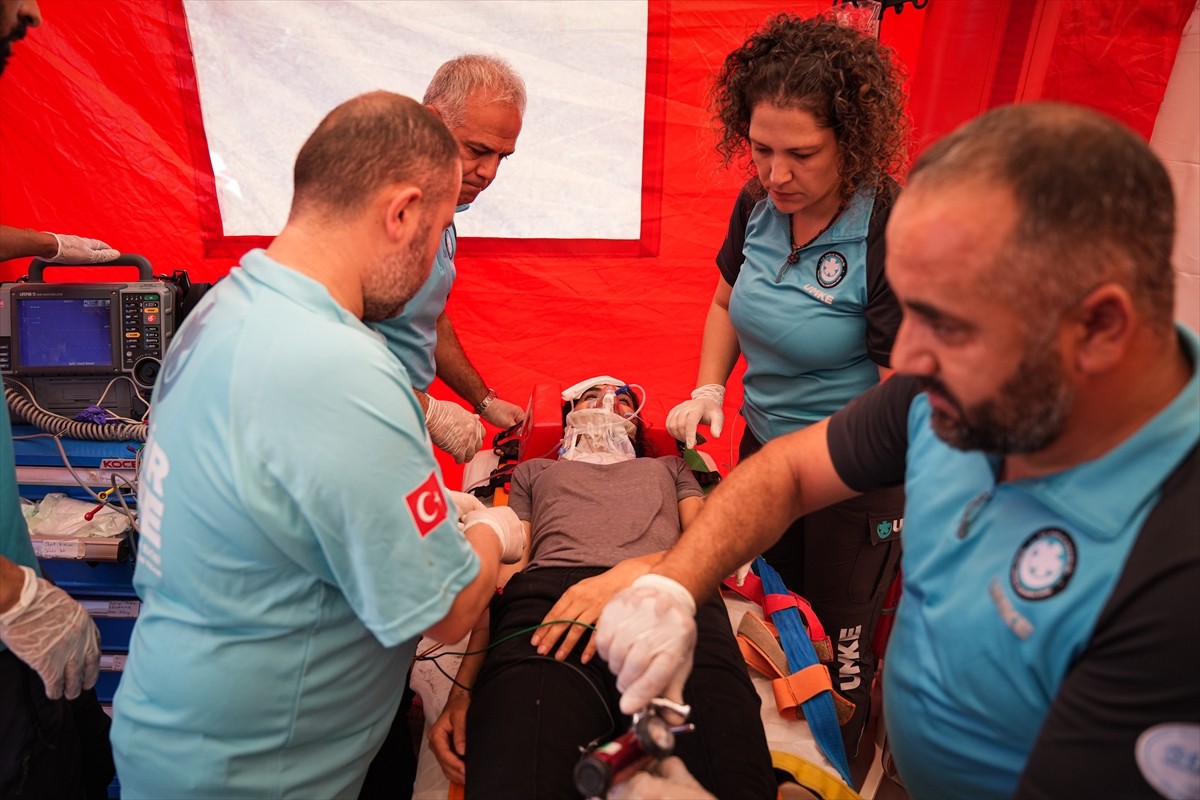 İzmir'deki Ulusal Medikal Kurtarma Ekibi, "Ulusal UMKE Haftası" kapsamında Urla ilçesinde yer alan...