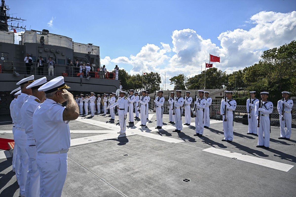 Japonya Deniz Öz Savunma Kuvvetleri'ne ait "Kashima" ve "Shimakaze" eğitim gemileri...