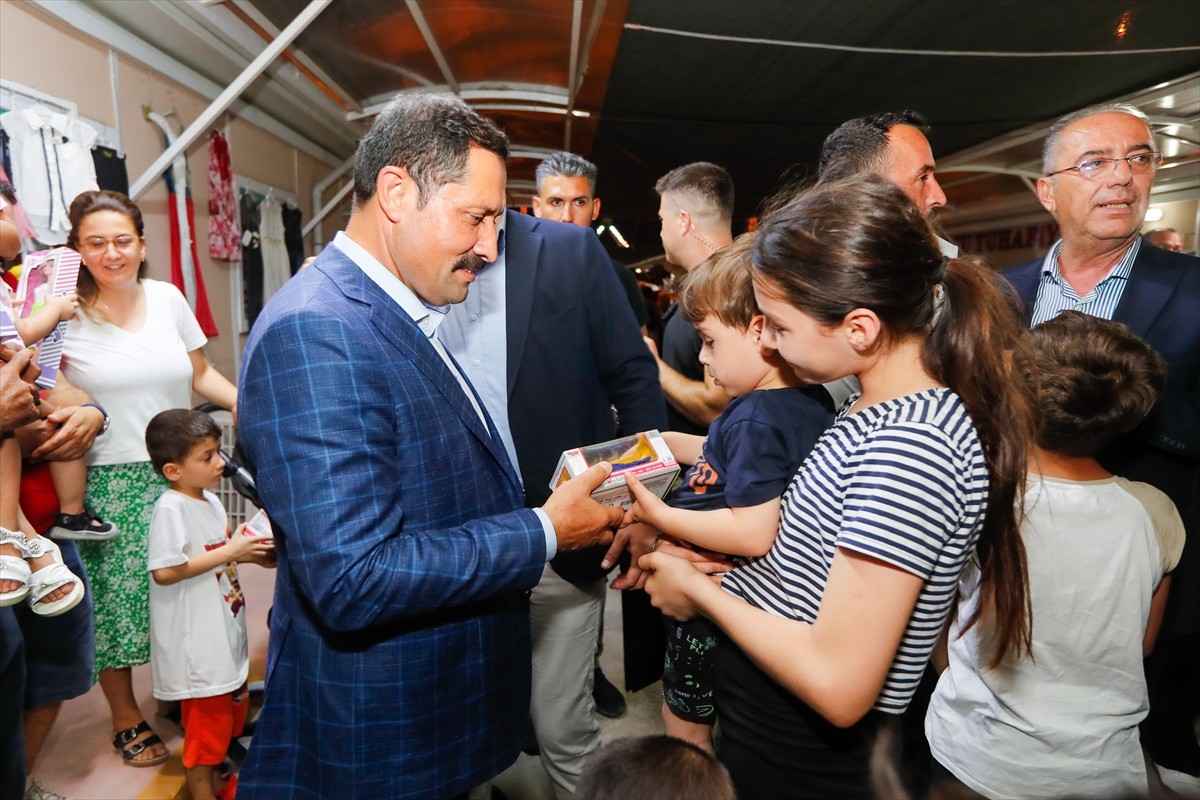 Kahramanmaraş merkezli 6 Şubat 2023'teki depremlerden etkilenen Hatay'da prefabrik çarşı esnafı...