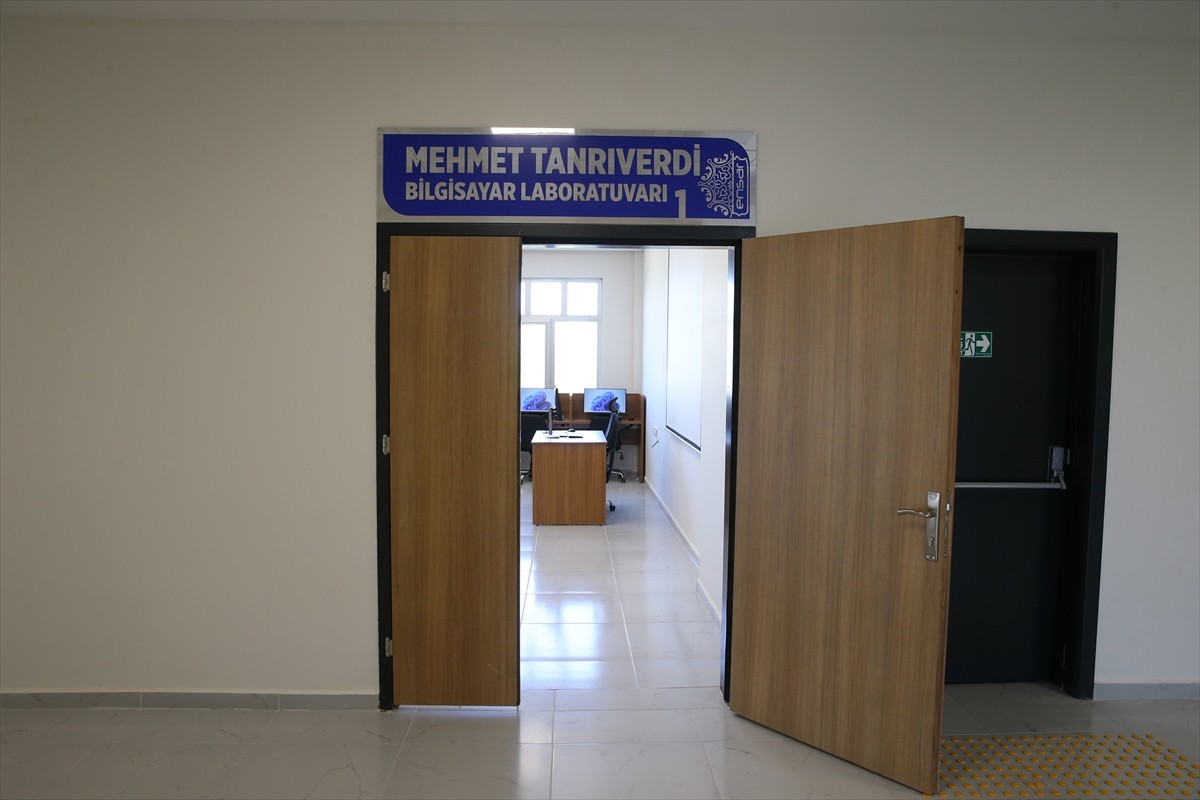 Kahramanmaraş Sütçü İmam Üniversitesi (KSÜ) Sosyal Bilimler Meslek Yüksekokulu'na bir hayırseverin...