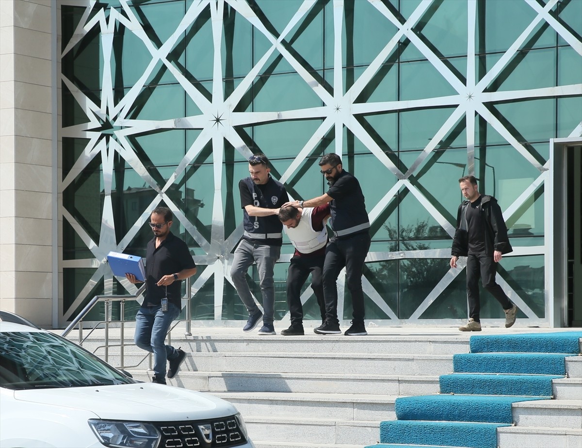 Kars'taki silahlı kavgada bir kişinin ölümüne ilişkin aranan zanlı, Ağrı'nın Doğubayazıt...