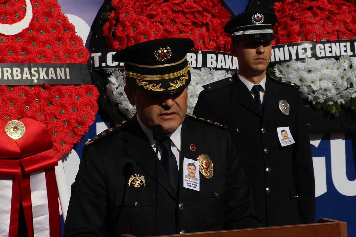 Kastamonu'da bir saldırganın ateş açarak şehit ettiği polis memuru Ahmet Şahan için İl Emniyet...