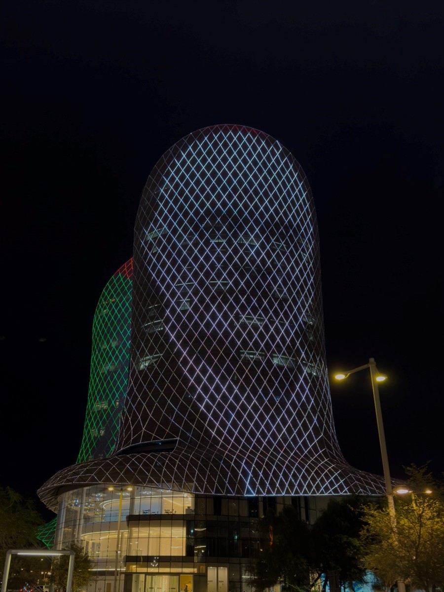 Katar’ın başkenti Doha’da bazı binalara İran’ın başkenti Tahran’da suikasta uğrayan Hamas Siyasi...