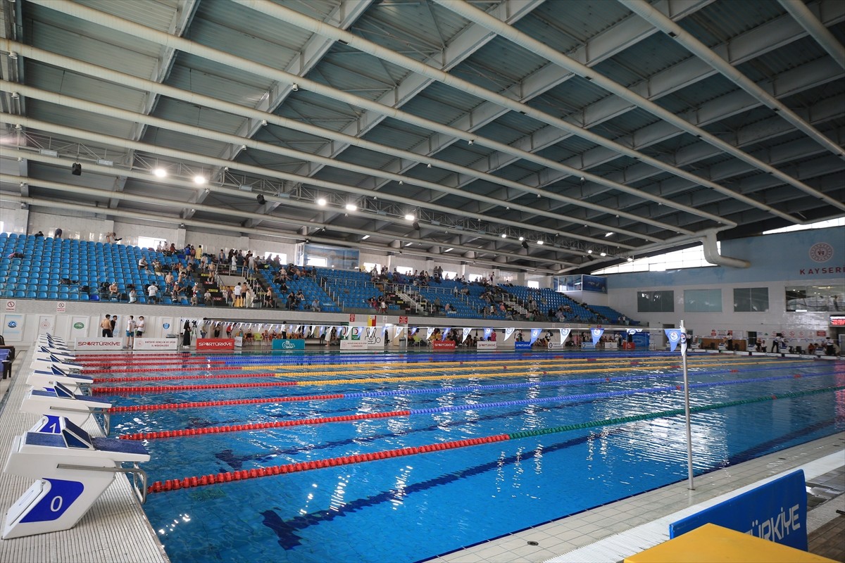 Kayseri'de sağlıklı bireylerin yetişmesi hedefiyle yapılan spor tesisi yatırımları, kulüp ve...