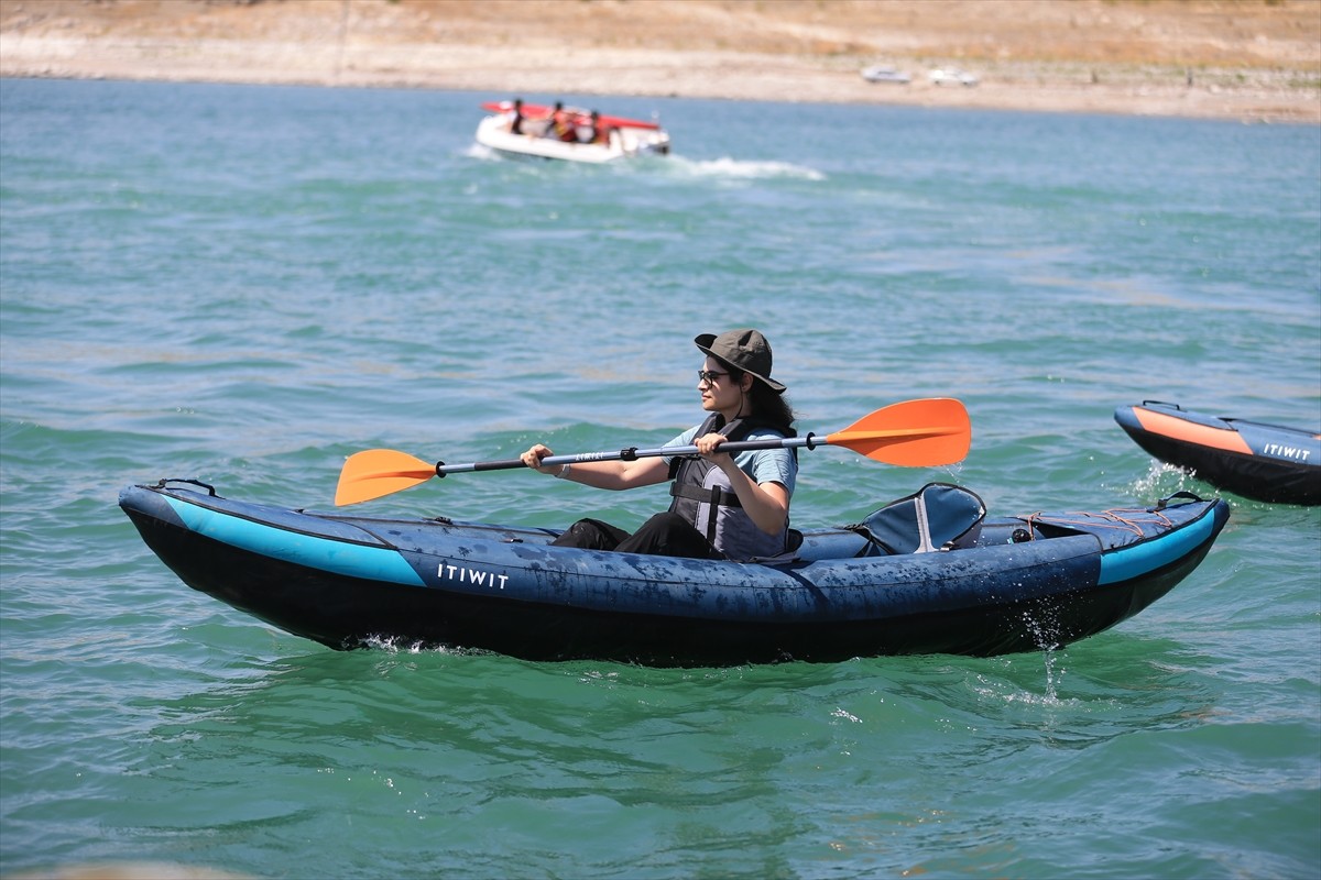 Kayseri'de Yamula Barajı gölü kıyısına yapılan Kayseri Kuşçu Su Sporları Merkezi düzenlenen...