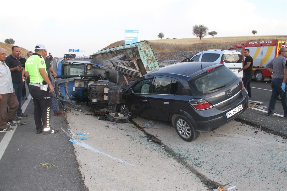 Konya'nın Beyşehir ilçesinde otomobille çarpışan traktörün sürücüsü hayatını kaybetti. Olay yerine...