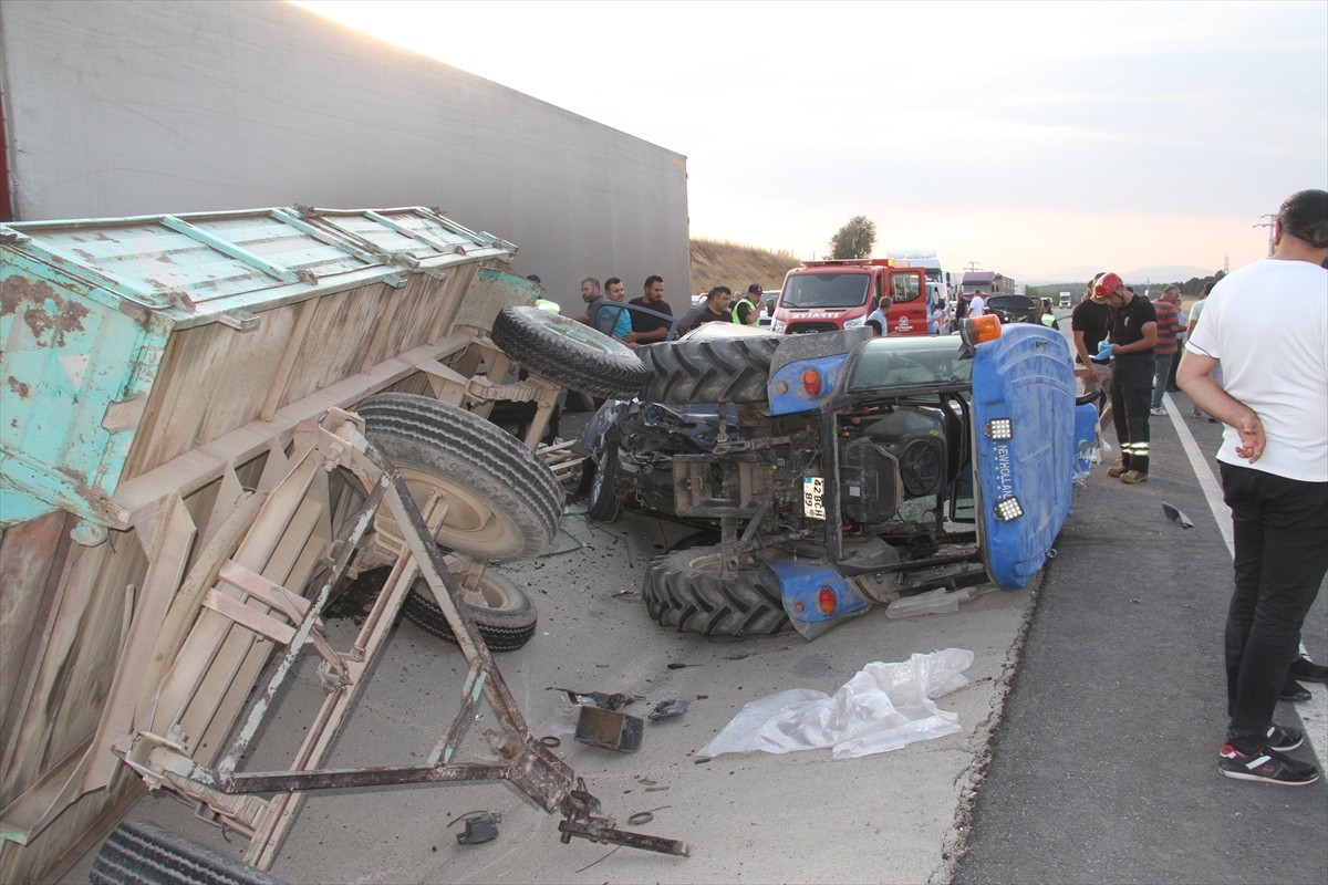 Konya'nın Beyşehir ilçesinde otomobille çarpışan traktörün sürücüsü hayatını kaybetti. Olay yerine...