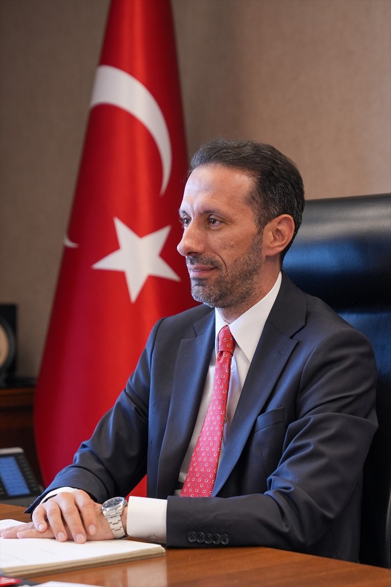 Kültür ve Turizm Bakanlığı Yaşayan Miras ve Kültürel Etkinlikler Genel Müdürü Selim Terzi, ilgiyle...